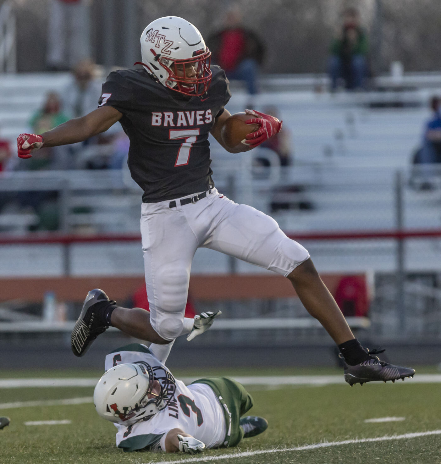 MTZ Lincoln football gallery 31 040921.JPG